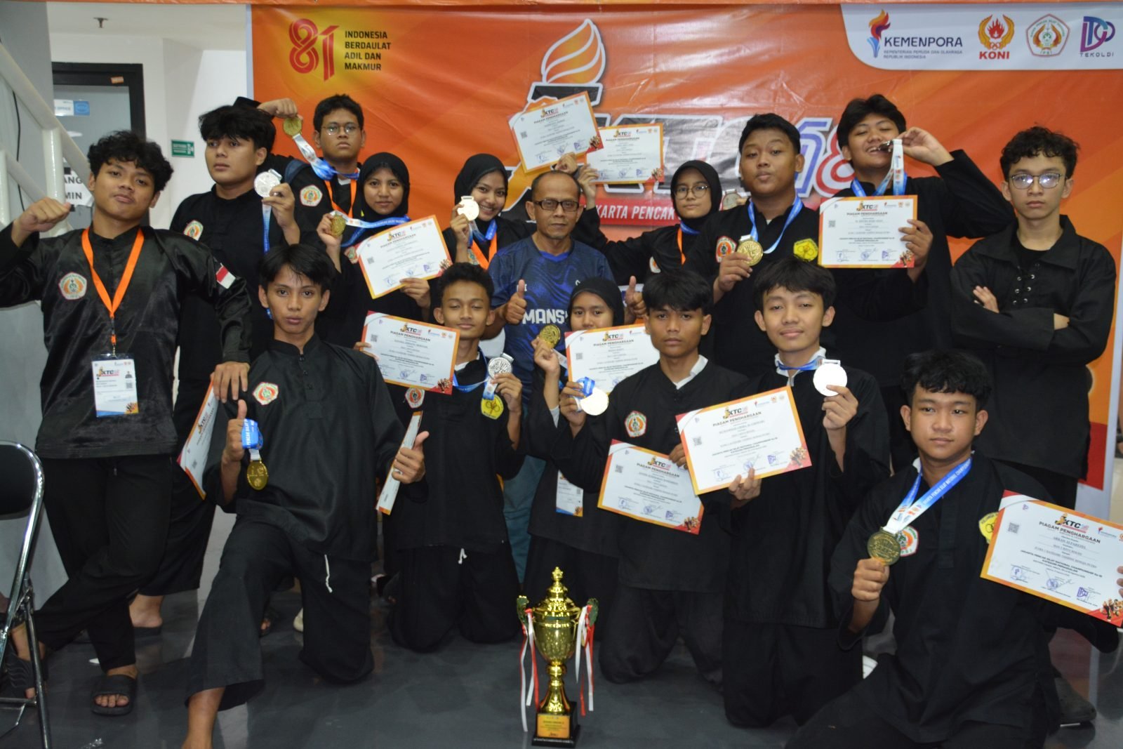 Tim Ekstrakurikuler Pencak Silat MAN 1 Kota Bekasi Raih Juara Umum 2 dan Juara Favorit 2 pada Jakarta Pencak Silat National Championship 2026