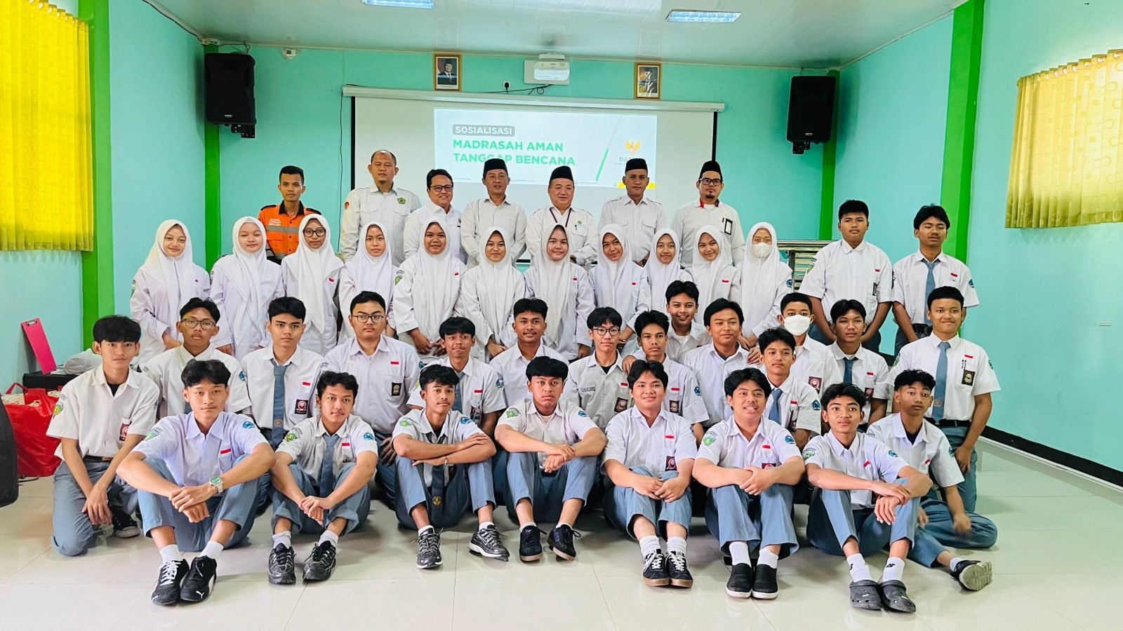 MAN 1 Kota Bekasi Gelar Sosialisasi dan Pelatihan Madrasah Aman Tanggap Bencana Bersama BAZNAS
